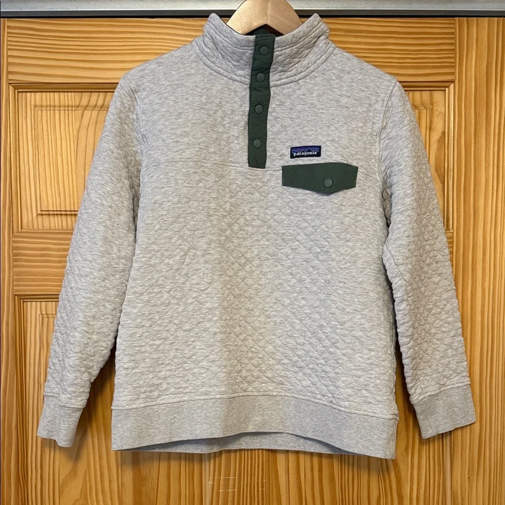 Patagonia Light Gray Quilted Pullover with Green Snap Placket - Picture 1 of 4